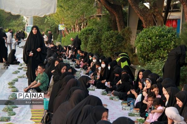 مراسم افطاری دانش‌آموزان آموزش و پرورش شهرری در گلزار شهدای تهران