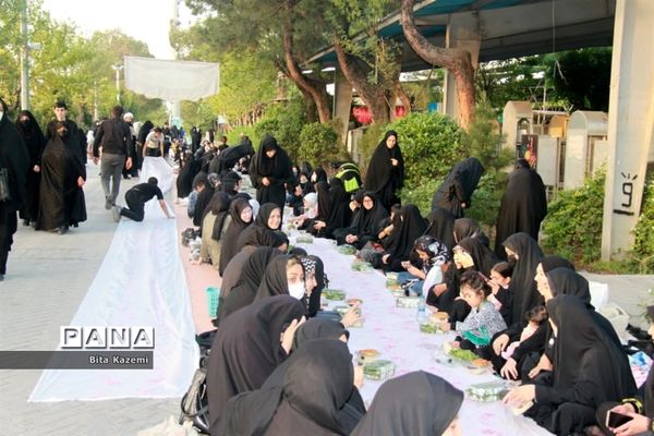 مراسم افطاری دانش‌آموزان آموزش و پرورش شهرری در گلزار شهدای تهران