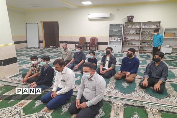 محفل انس با قرآن و افطاری در دبیرستان صدرای ولایت اندیمشک
