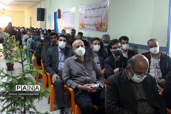 نمایشگاه دست‌ساخته‌ها و دستاوردهای دانش‌آموزی در گلوگاه