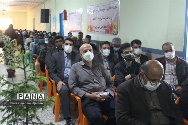نمایشگاه دست‌ساخته‌ها و دستاوردهای دانش‌آموزی در گلوگاه