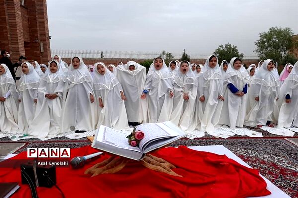 جشن تکلیف و افطاری دبستان شقایق شهریار