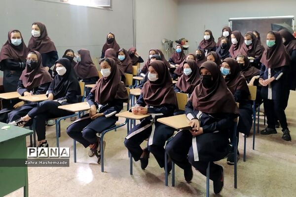 هفته مشاغل در دبیرستان مهدیه ناحیه یک شهرری