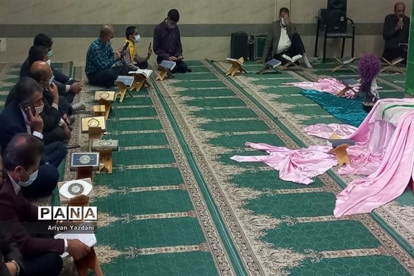 محفل انس با قرآن در دبیرستان شاهد ۴ خوانساری شیراز