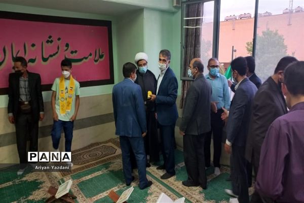 محفل انس با قرآن در دبیرستان شاهد ۴ خوانساری شیراز