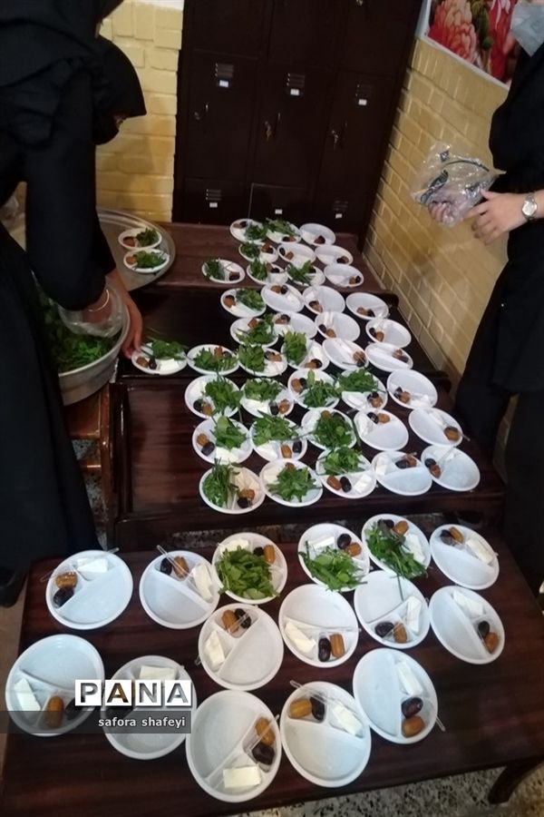 برگزاری ضیافت افطاری در دبیرستان امام رضا(ع)