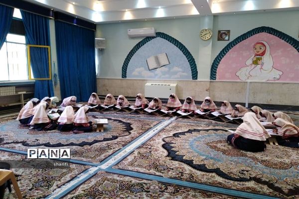 محفل انس با قرآن در دبستان کوثر دوره اول ناحیه۲ اصفهان