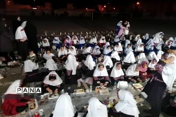 افطاری ویژه دانش‌آموزان در دبستان شهید‌محمد عبایی شهرستان کوهپایه