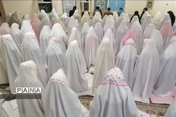 افطاری ویژه دانش‌آموزان در دبستان شهید‌محمد عبایی شهرستان کوهپایه