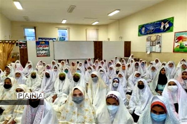 افطاری ویژه دانش‌آموزان در دبستان شهید‌محمد عبایی شهرستان کوهپایه