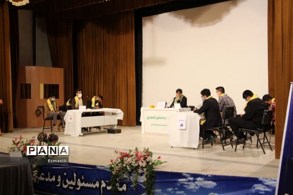 برگزاری مناظره حضوری دانش‌آموزی در استان چهارمحال و بختیاری