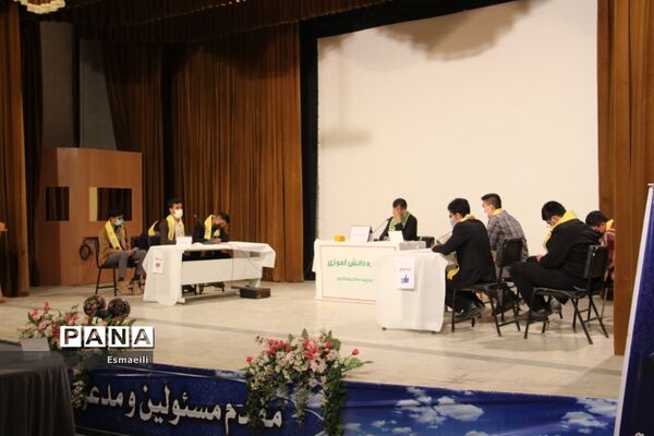 برگزاری مناظره حضوری دانش‌آموزی در استان چهارمحال و بختیاری