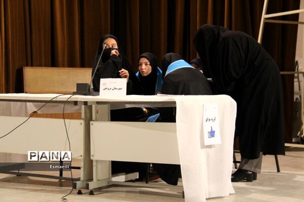 برگزاری مناظره حضوری دانش‌آموزی در استان چهارمحال و بختیاری
