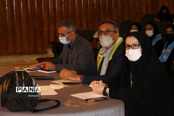 برگزاری مناظره حضوری دانش‌آموزی در استان چهارمحال و بختیاری