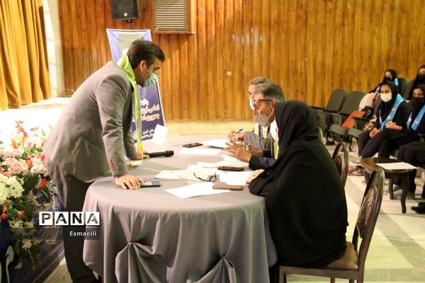 برگزاری مناظره حضوری دانش‌آموزی در استان چهارمحال و بختیاری