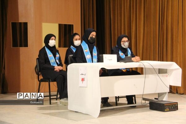 برگزاری مناظره حضوری دانش‌آموزی در استان چهارمحال و بختیاری