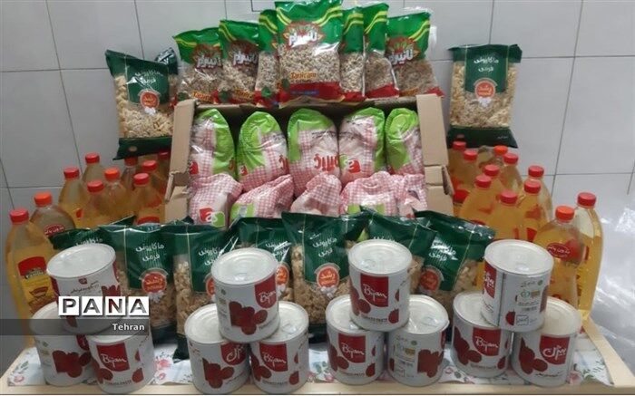 توزیع ۱۲ بسته معیشتی با هدف دستگیری از مستمندان