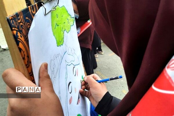 برگزاری مراسم سرمایه‌گذاری در زمین با کاهش پلاستیک در شهرستان بهارستان‌‌