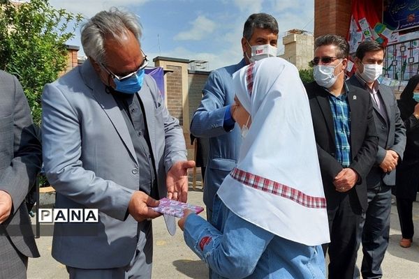 برگزاری مراسم سرمایه‌گذاری در زمین با کاهش پلاستیک در شهرستان بهارستان‌‌