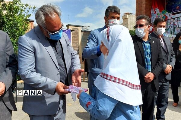 برگزاری مراسم سرمایه‌گذاری در زمین با کاهش پلاستیک در شهرستان بهارستان‌‌