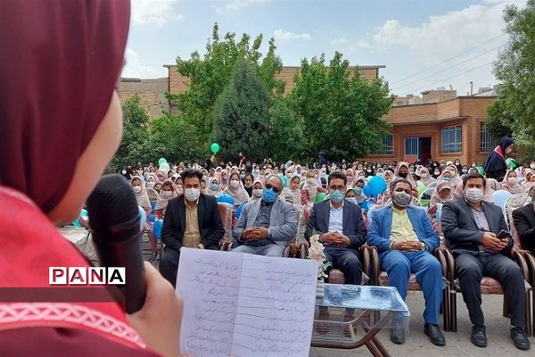 برگزاری مراسم سرمایه‌گذاری در زمین با کاهش پلاستیک در شهرستان بهارستان‌‌