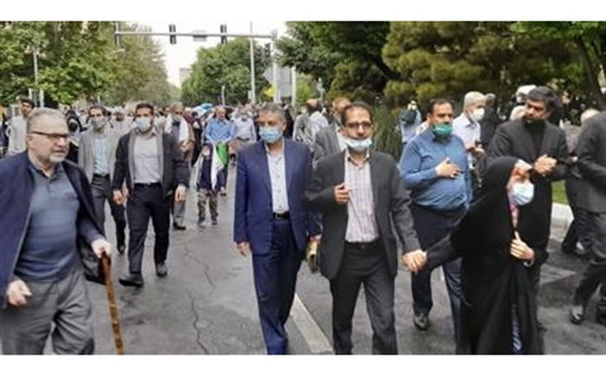 حضور فرمانده کل ارتش در راهپیمایی روز قدس