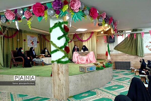 محفل جزء خوانی قرآن و مسابقه حفظ سوره نبا دبیرستان هاجر منطقه ۱۱