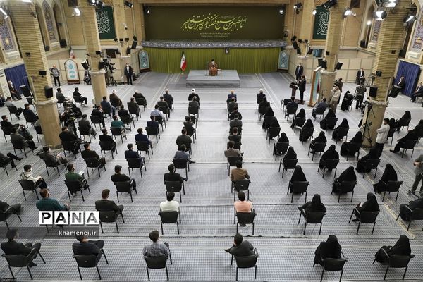 دیدار جمعی از دانشجویان با رهبر انقلاب