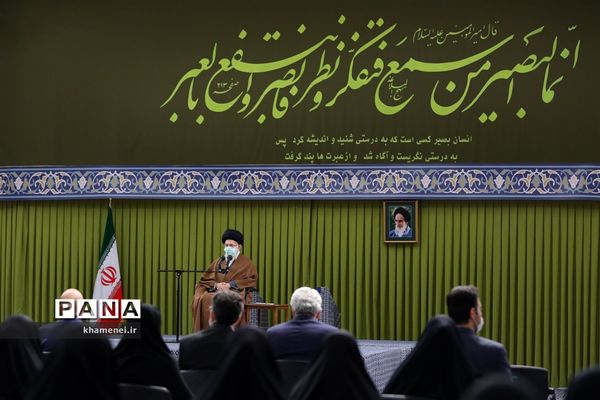 دیدار جمعی از دانشجویان با رهبر انقلاب