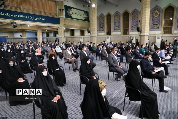 دیدار جمعی از دانشجویان با رهبر انقلاب