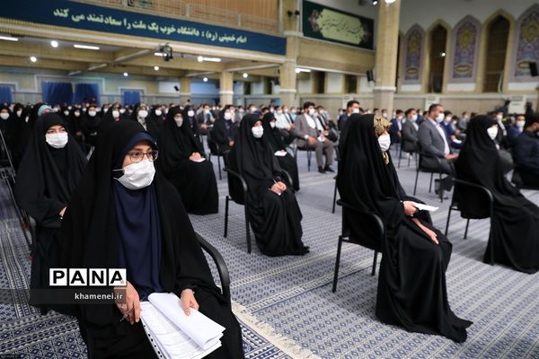 دیدار جمعی از دانشجویان با رهبر انقلاب