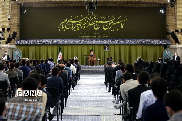 دیدار جمعی از دانشجویان با رهبر انقلاب