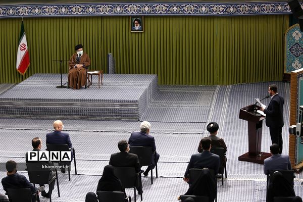 دیدار جمعی از دانشجویان با رهبر انقلاب