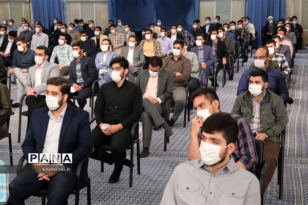 دیدار جمعی از دانشجویان با رهبر انقلاب