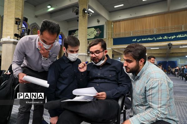 دیدار جمعی از دانشجویان با رهبر انقلاب