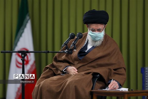 دیدار جمعی از دانشجویان با رهبر انقلاب