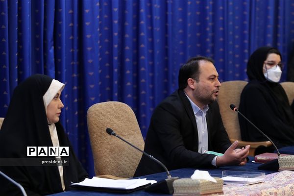 نشست هم‌اندیشی جمعی از فرهنگیان و فعالان حوزه تعلیم و تربیت کشور با رئیس جمهوری