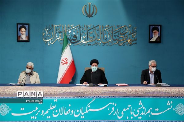 نشست هم‌اندیشی جمعی از فرهنگیان و فعالان حوزه تعلیم و تربیت کشور با رئیس جمهوری