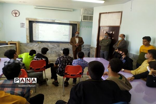 شوق انتخاب در بازدید دانش‌آموزان دبیرستان شاهد کاشمر از مرکز آموزش فنی و حرفه‌ای شهرستان