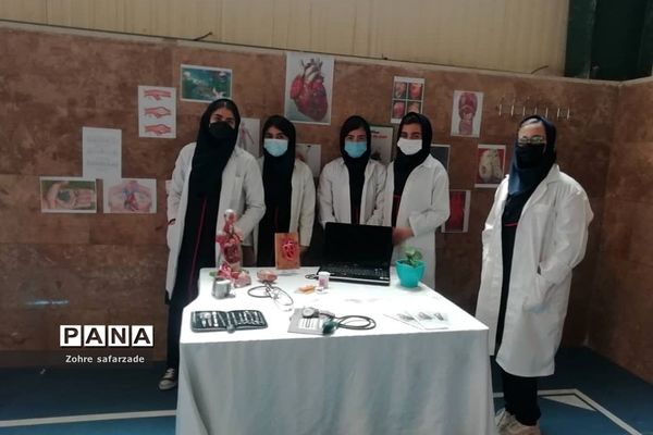 نمایشگاه هفته مشاغل در مدرسه استعدادهای درخشان فرزانگان رودهن