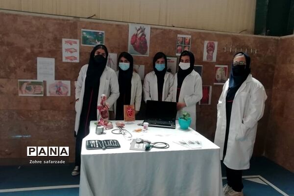 نمایشگاه هفته مشاغل در مدرسه استعدادهای درخشان فرزانگان رودهن