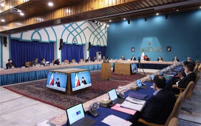دولت خود را ملزم به اجرای منویات مقام معظم رهبری می‌داند