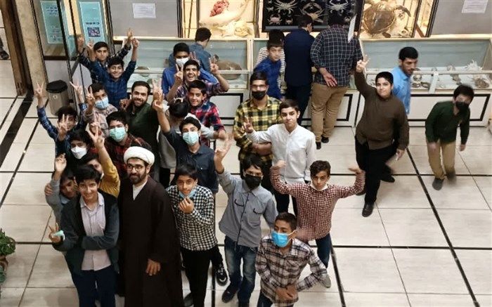 بازدید دانش آموزان دبیرستان آیت الله ظاهری قم از موزه حرم حضرت معصومه (س)