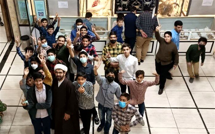 بازدید دانش آموزان دبیرستان آیت الله ظاهری قم از موزه حرم حضرت معصومه (س)
