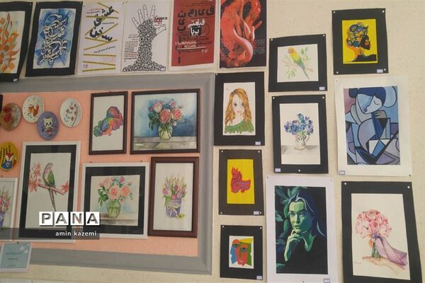نمایشگاه دست‌آوردهای دانش‌آموزان هنرستان شهید کاویان داراب در هفته مشاغل