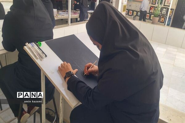 نمایشگاه دست‌آوردهای دانش‌آموزان هنرستان شهید کاویان داراب در هفته مشاغل