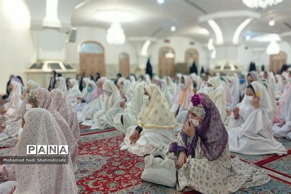 مراسم ویژه دانش‌آموزان روزه اولی در حرم مطهر رضوی