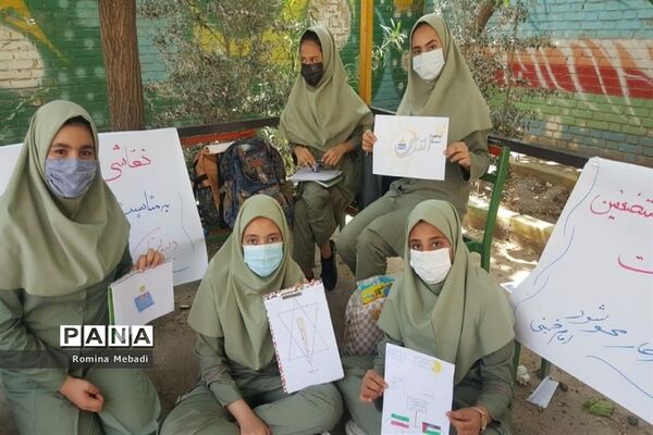 نقاشی همگانی روز جهانی قدس دانش‌آموزان آموزشگاه الزهرا(س) اسلامشهر