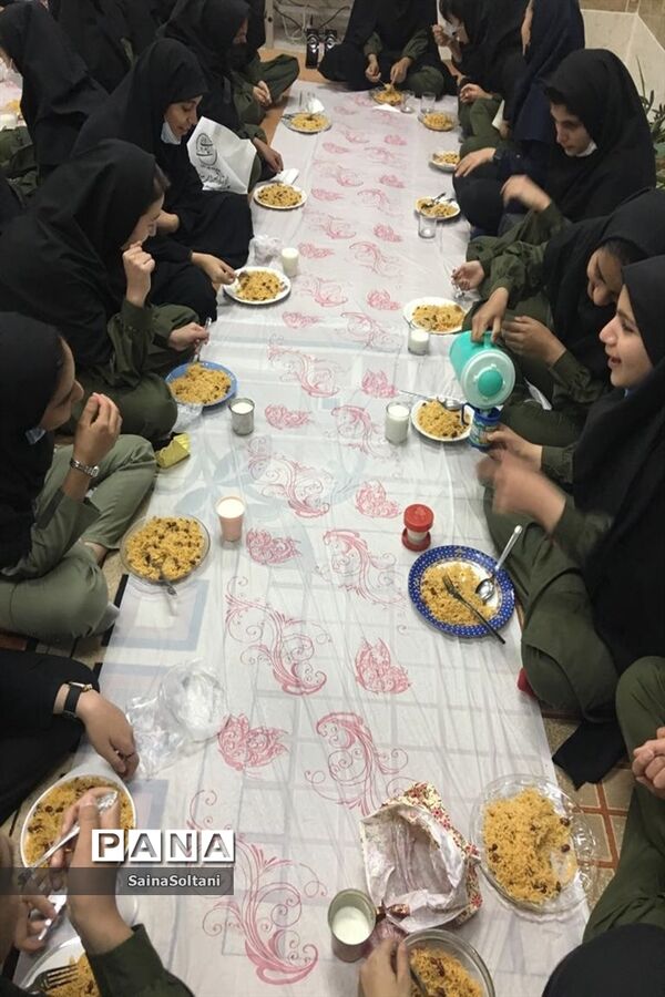 ضیانت افطار در دبیرستان مرضیه