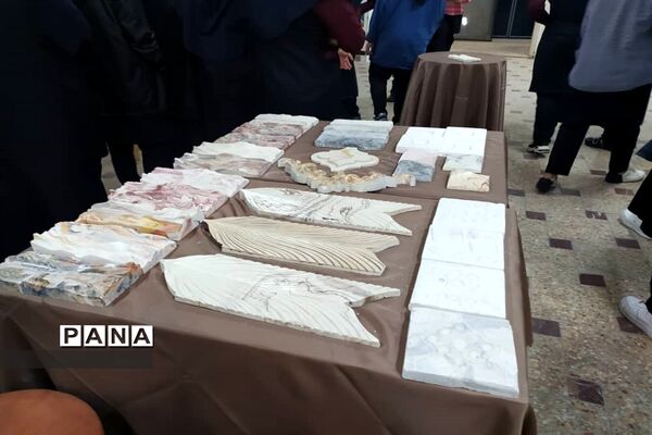 بازدید دانش‌آموزان کرجی از نمایشگاه اشتغال آفرین شناخت
